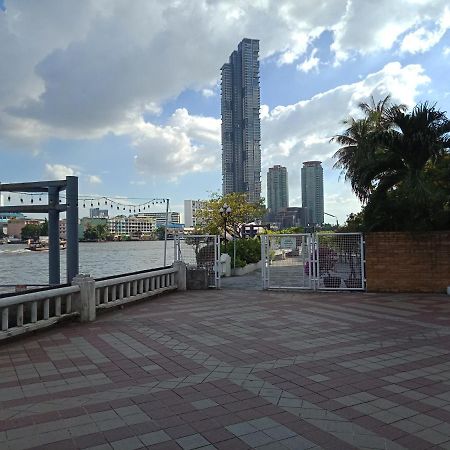 Baan Sathorn Riverfront Banguecoque Exterior foto