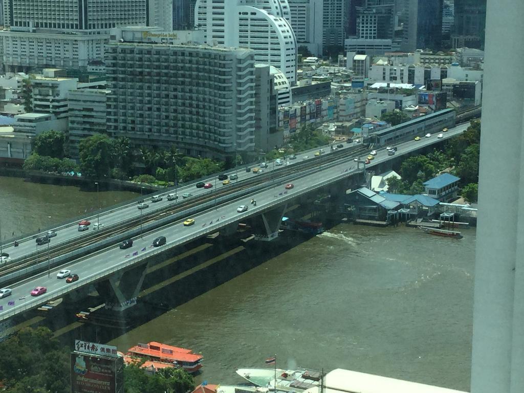 Baan Sathorn Riverfront Banguecoque Quarto foto