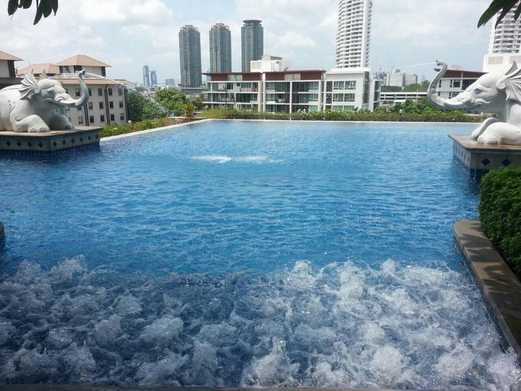 Baan Sathorn Riverfront Banguecoque Quarto foto