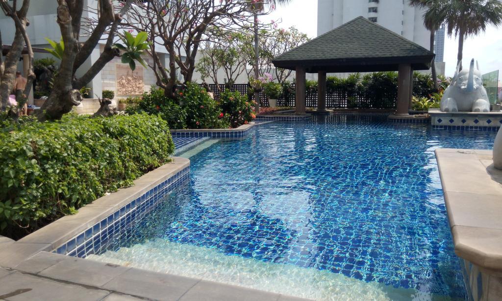 Baan Sathorn Riverfront Banguecoque Exterior foto