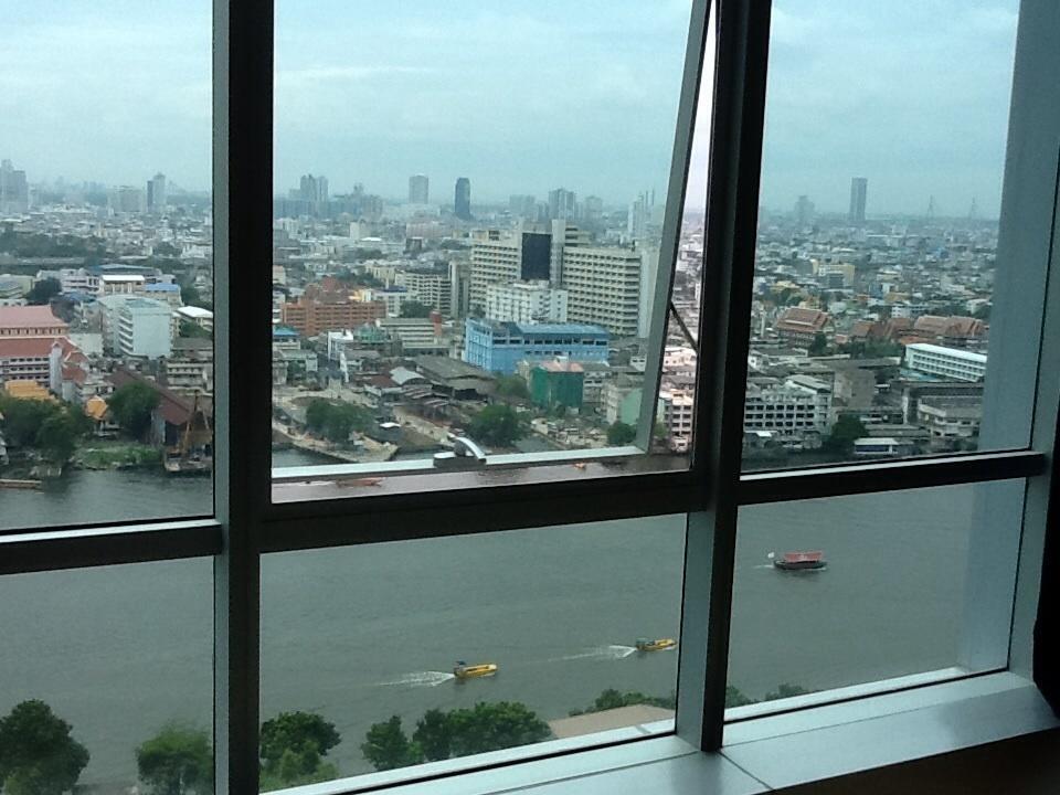 Baan Sathorn Riverfront Banguecoque Exterior foto
