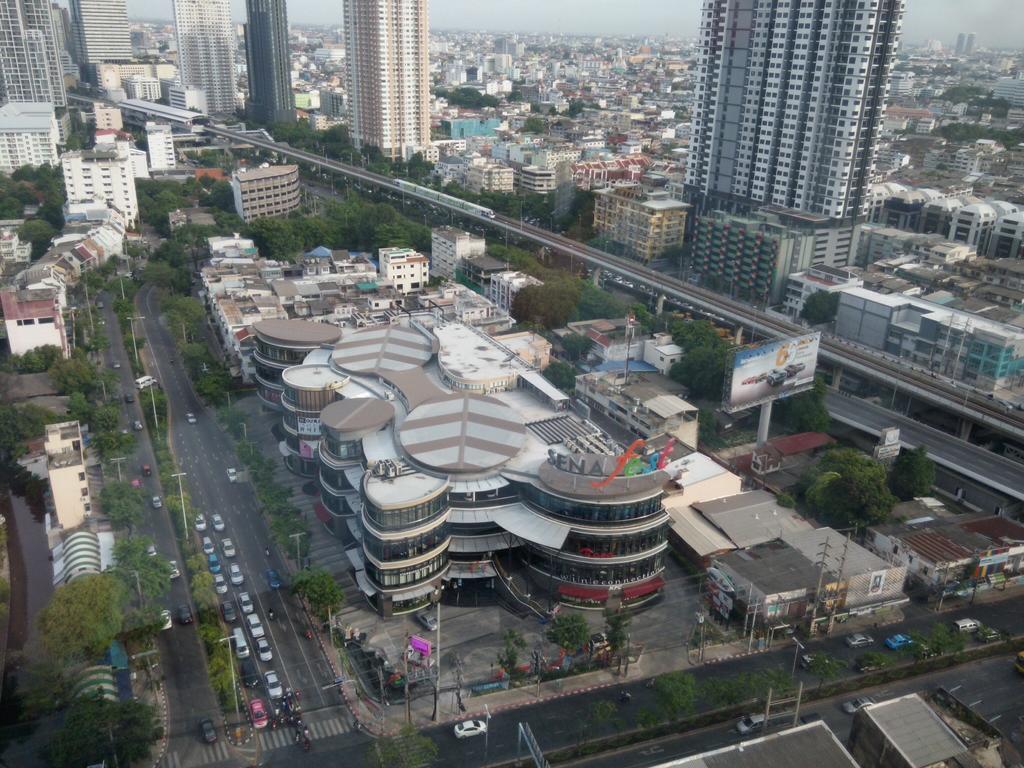 Baan Sathorn Riverfront Banguecoque Exterior foto