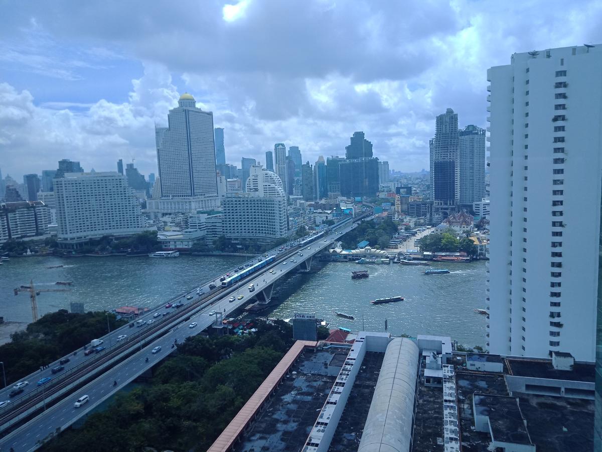 Baan Sathorn Riverfront Banguecoque Exterior foto