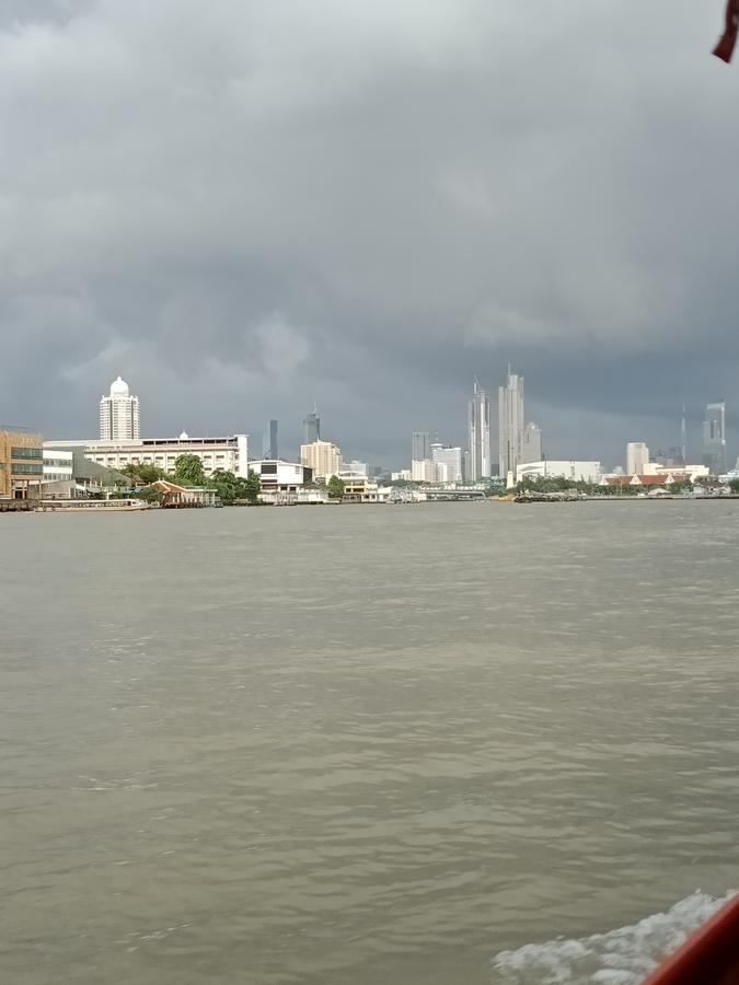 Baan Sathorn Riverfront Banguecoque Exterior foto