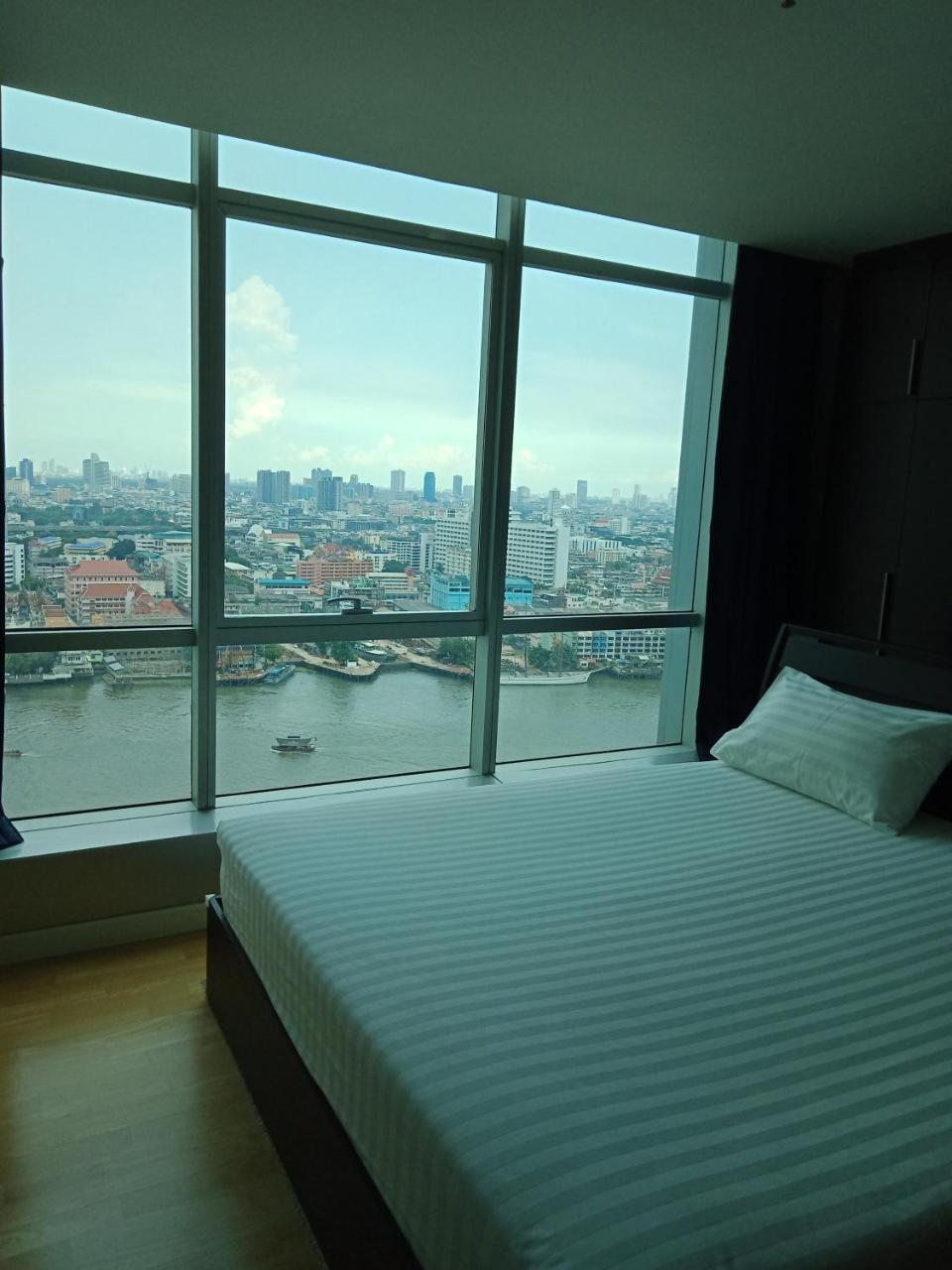 Baan Sathorn Riverfront Banguecoque Exterior foto