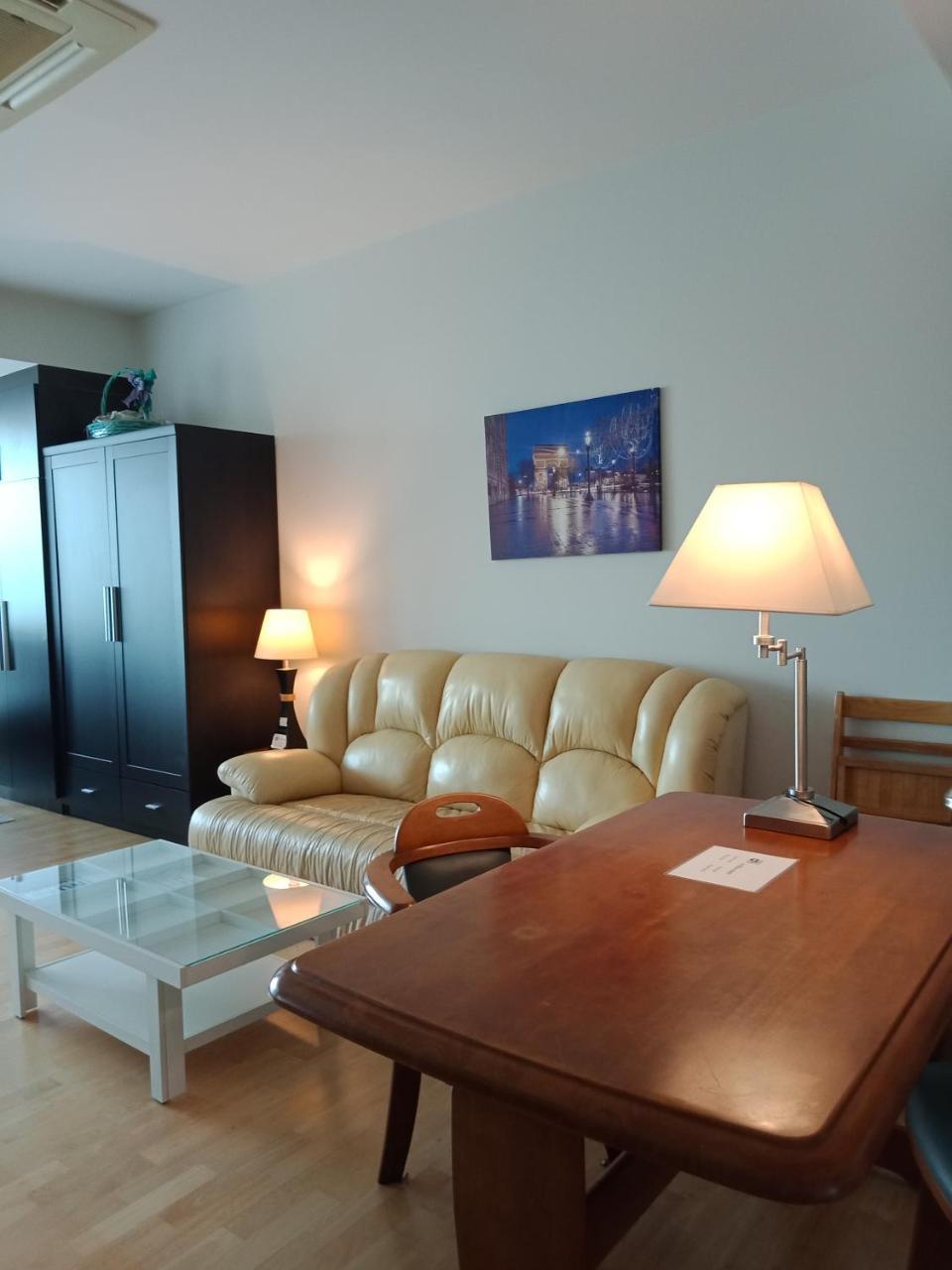 Baan Sathorn Riverfront Banguecoque Exterior foto