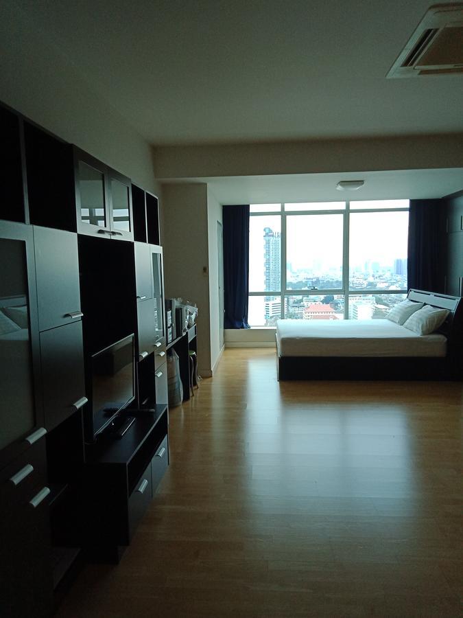 Baan Sathorn Riverfront Banguecoque Exterior foto