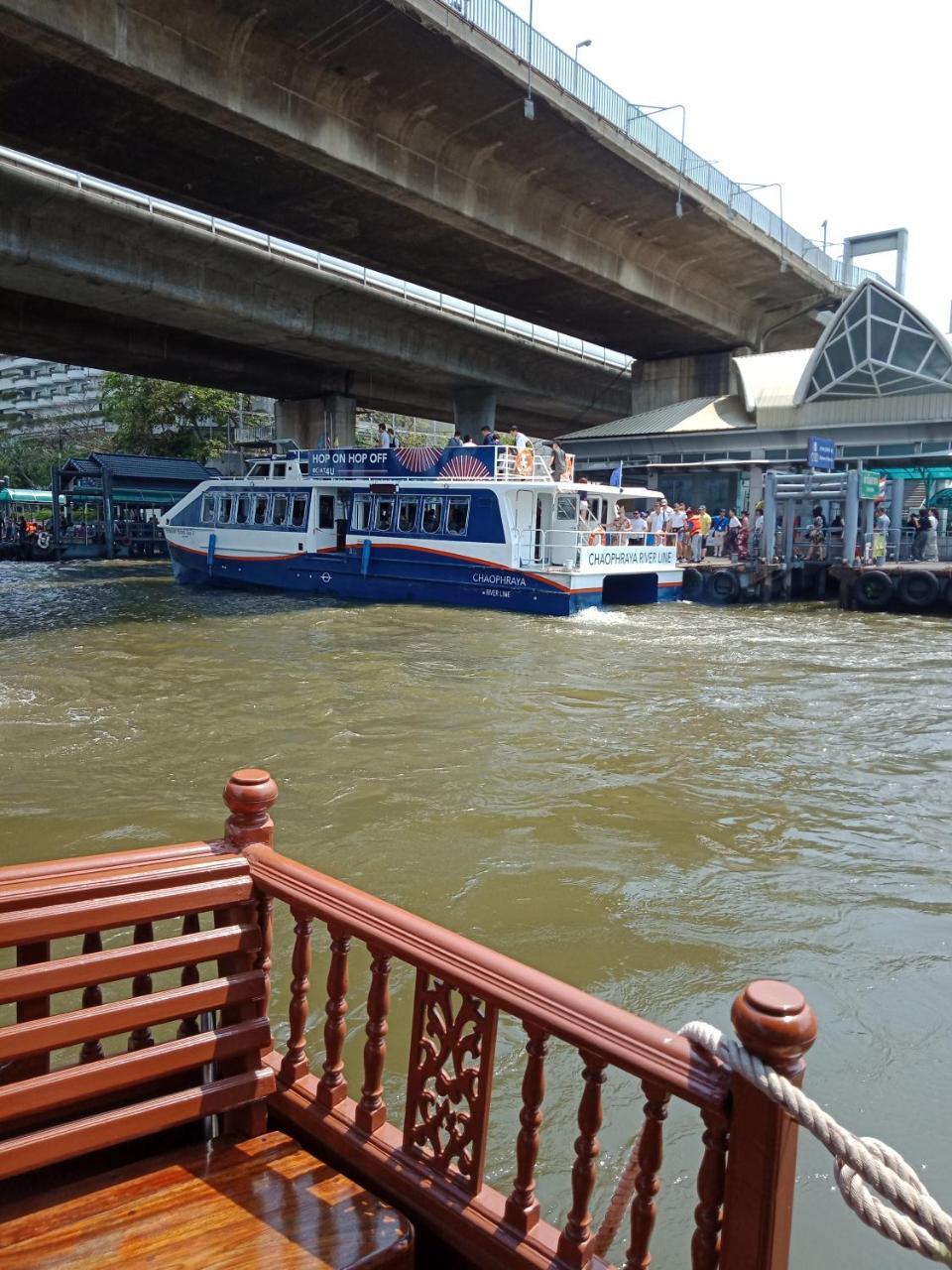 Baan Sathorn Riverfront Banguecoque Exterior foto