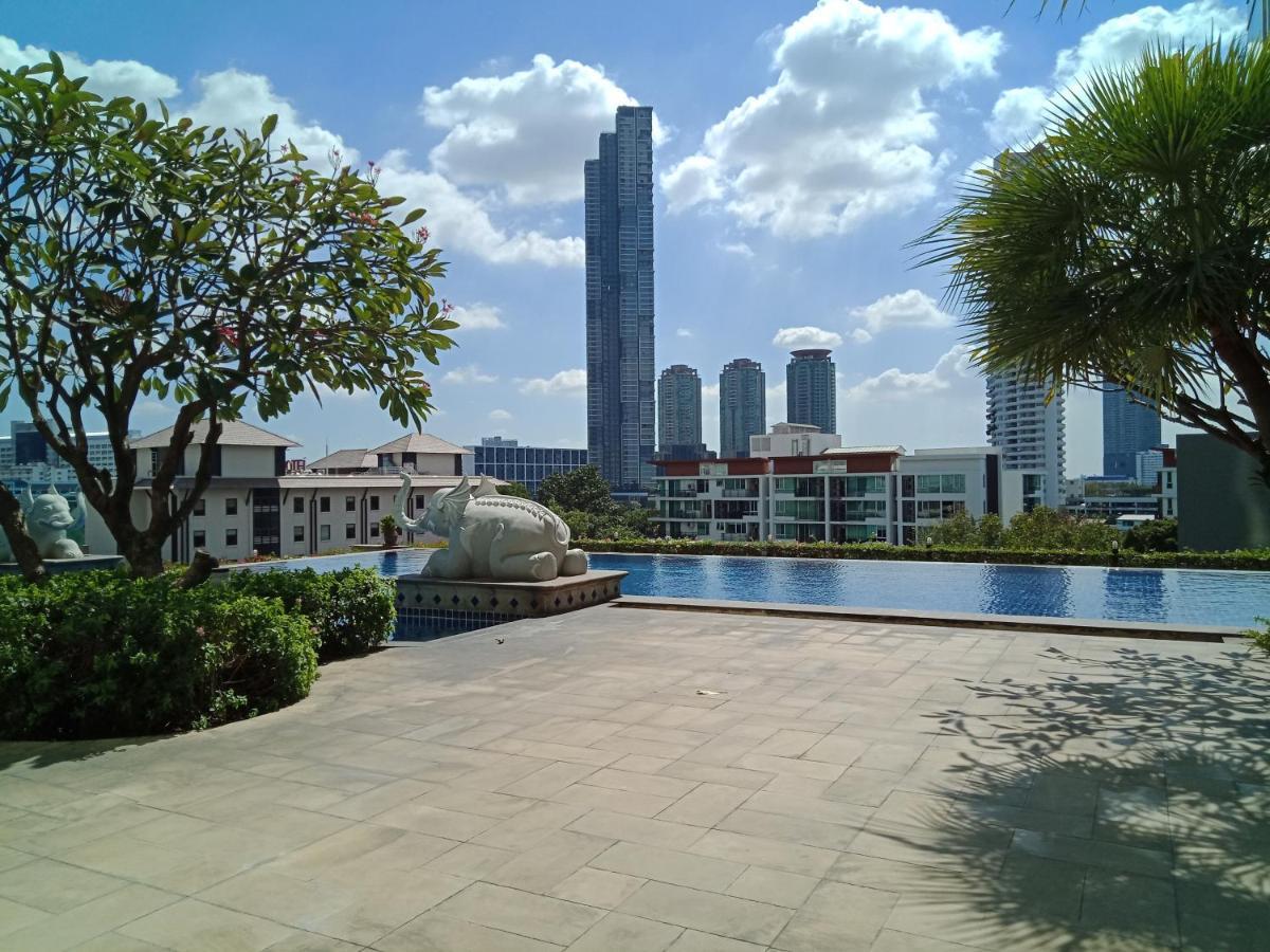 Baan Sathorn Riverfront Banguecoque Exterior foto