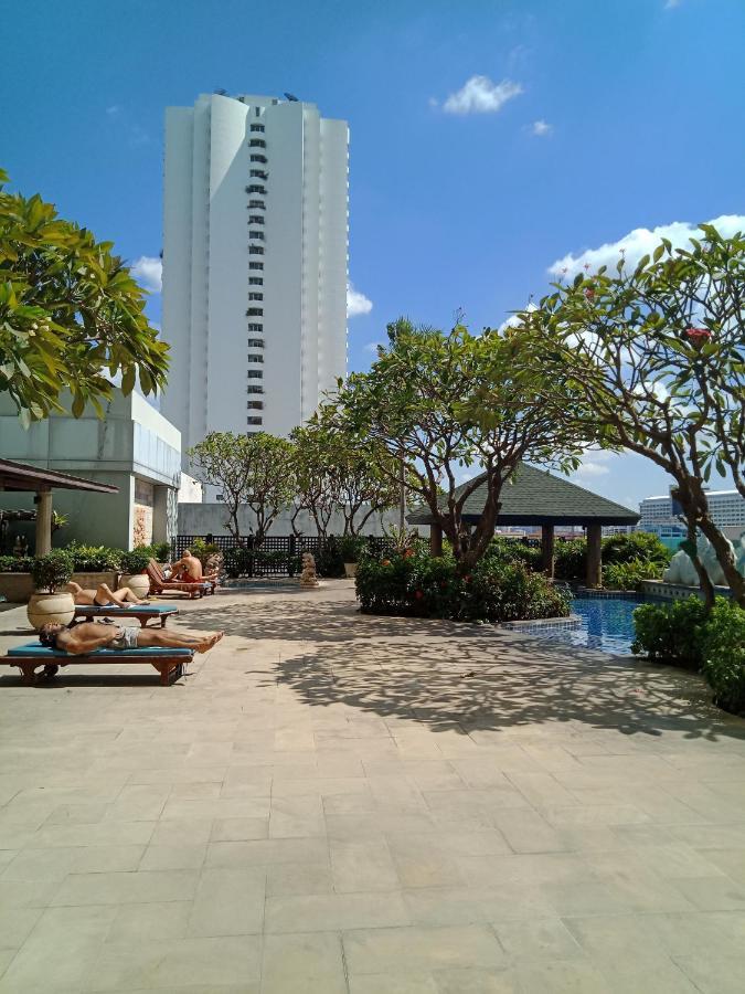 Baan Sathorn Riverfront Banguecoque Exterior foto