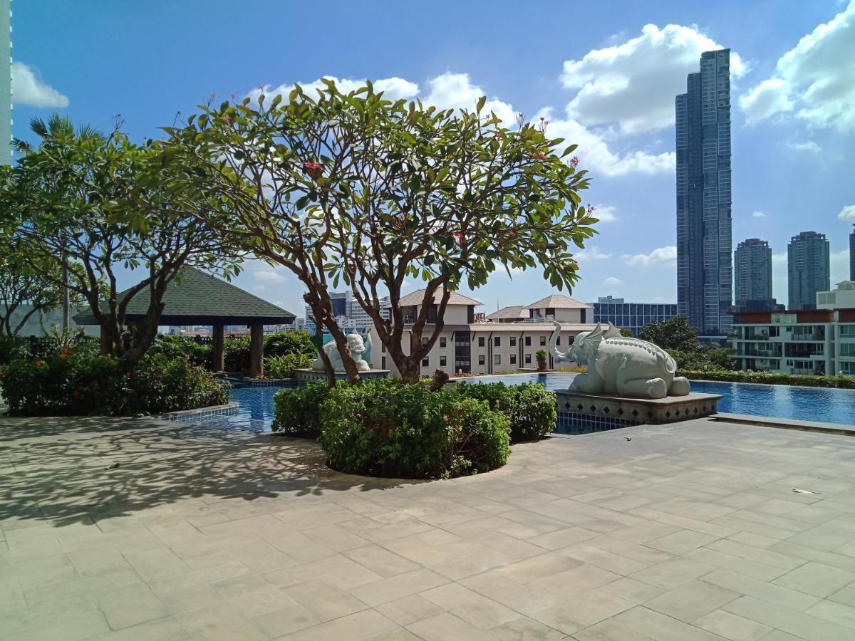 Baan Sathorn Riverfront Banguecoque Exterior foto